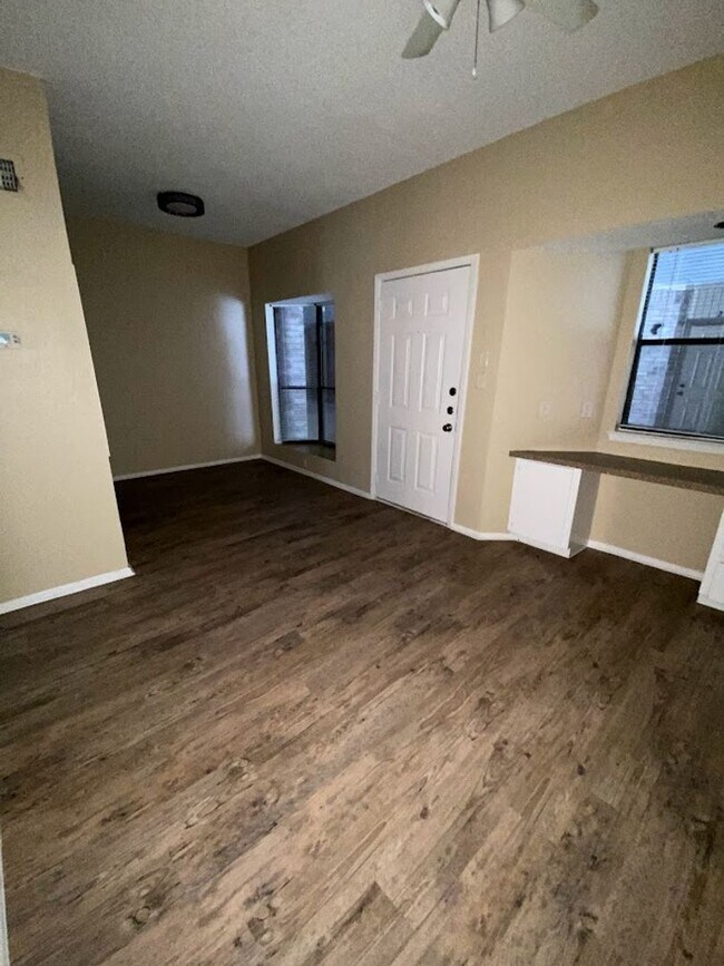 Building Photo - K657 - Guadalupe Square #212