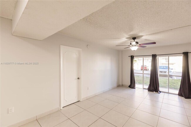 Foto del edificio - 4152 Inverrary Dr