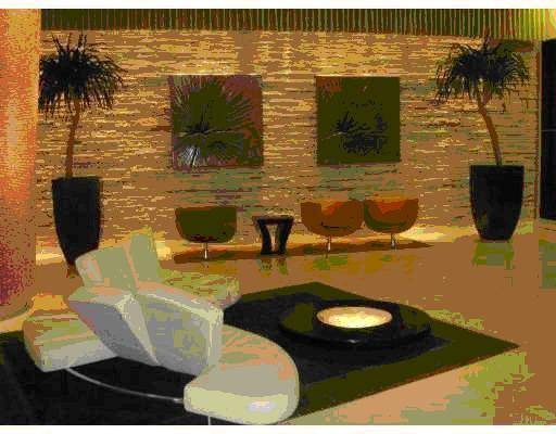 Entrada - 1250 S Miami Ave