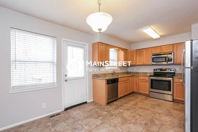 Foto del edificio - 3 Bedroom Pet-Friendly Home in Kearney, MO...