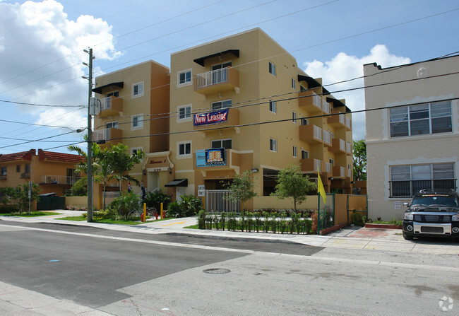 Building Photo - Little Havana 1