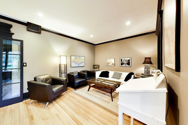 Foto del edificio - 1126 W Morse Ave