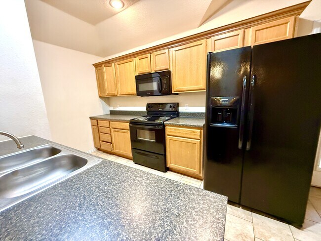 Foto del edificio - 4628 Lakeshore Dr