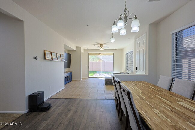 Foto del edificio - 1623 W Owens Way