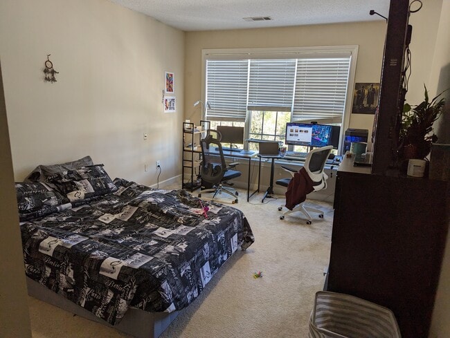 Building Photo - 1407 Ladson Ct