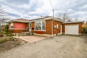 Building Photo - 16 Ridgeview Ave