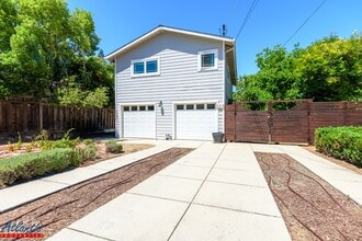 Building Photo - 207 Harding Ave