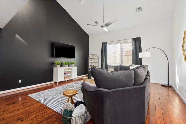 Foto del edificio - 2914 Commerce St