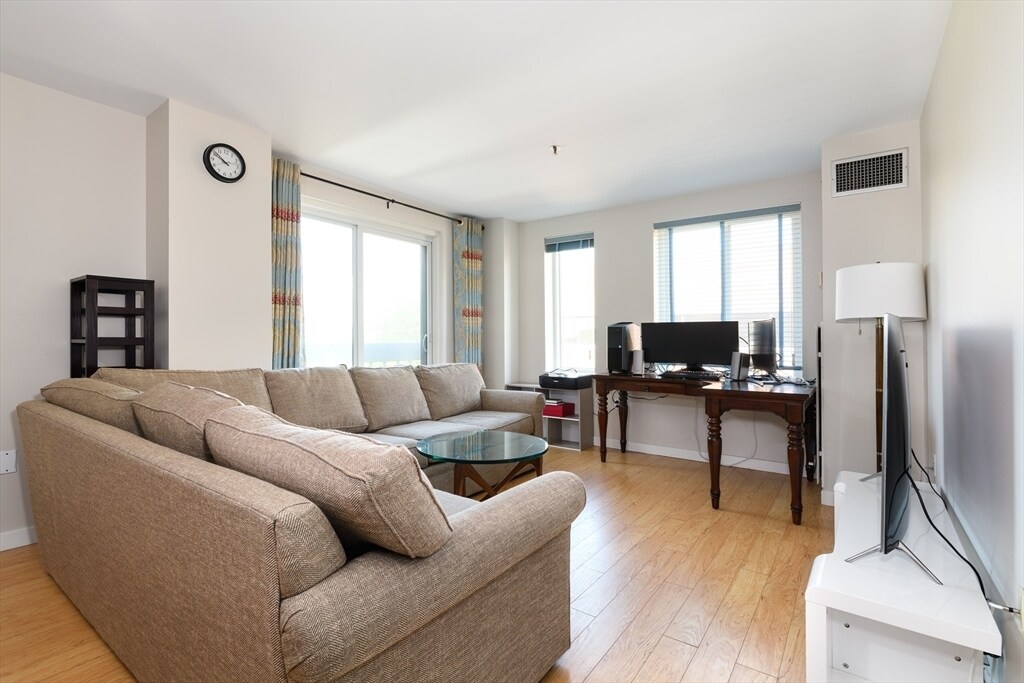 Foto principal - 950 Massachusetts Ave