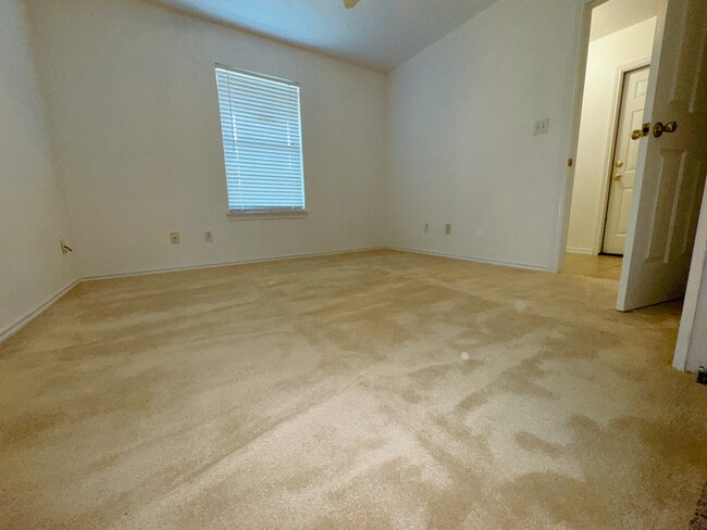 Building Photo - 309 S Water Ln