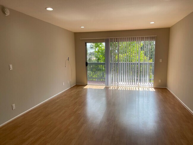 Foto del edificio - 412 N Bellflower Blvd