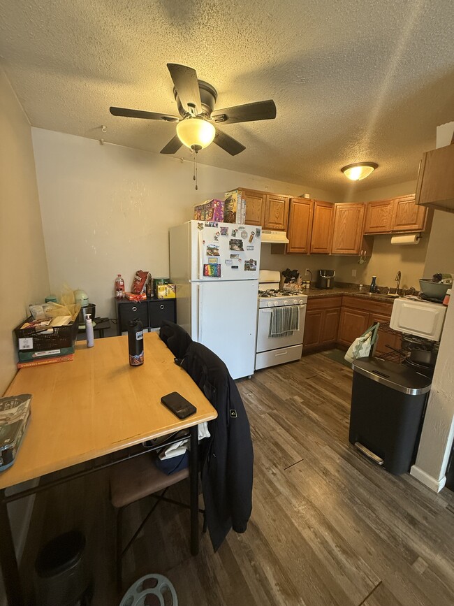 Building Photo - 814 11th Ave SE