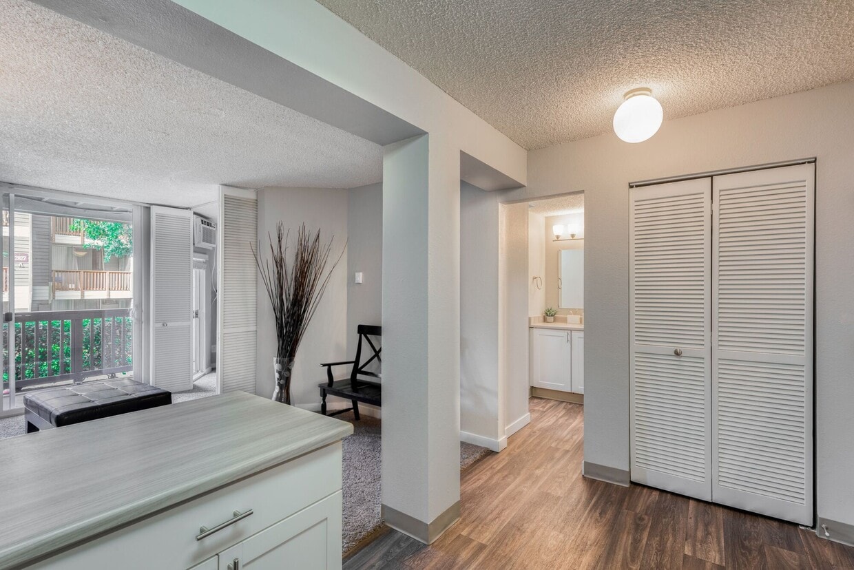 Wimbledon Square And Gardens Apartments in Portland, OR