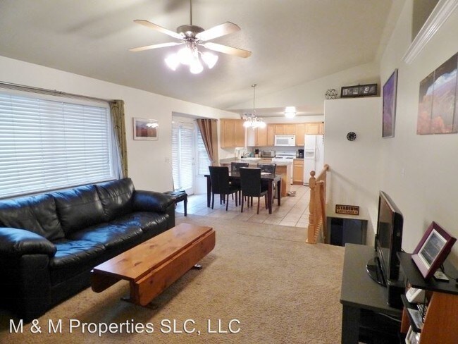 Foto del edificio - 4 br, 3 bath House - 350 E La Vera Lane