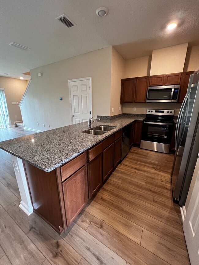Foto del edificio - New 3/2.5 Townhome In Orchard Park!