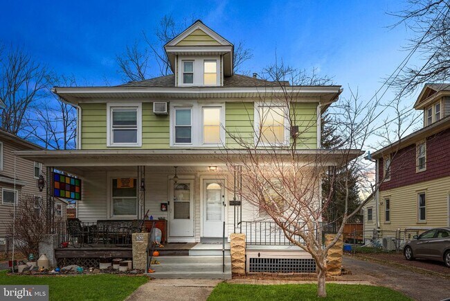 Foto del edificio - 34 E Hendrickson Ave