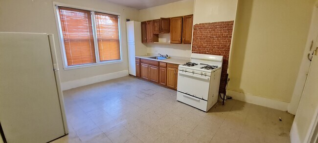 Kitchen - 18 Merrill St
