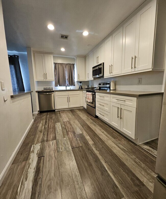 Building Photo - Charming 3-Bedroom Home in the Heart of Las Vegas!