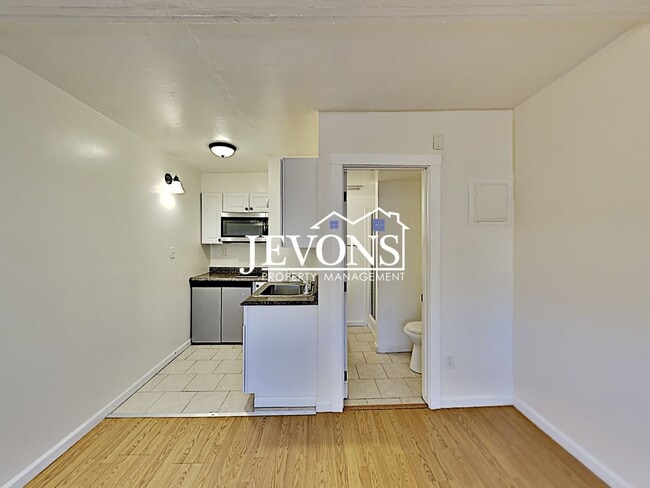 Building Photo - 921 S 21st Ave