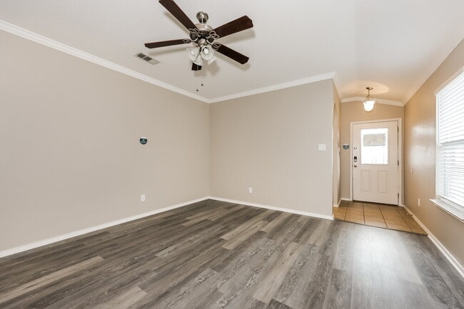 Building Photo - 2105 Charmion Ln