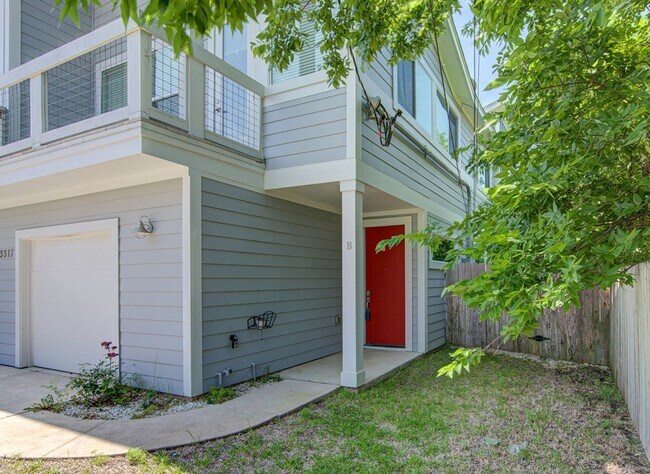 Foto del edificio - Super Cute South Austin 3/2.5 Condo, built...
