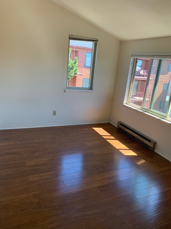Foto del edificio - 4230 NE 8th Ave