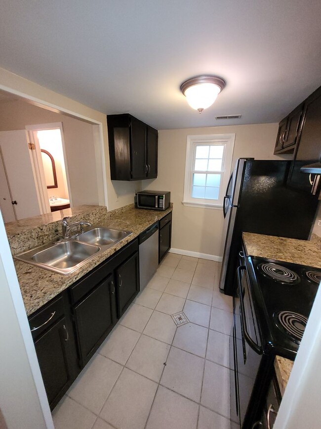 Building Photo - SILVERWOOD OAKS