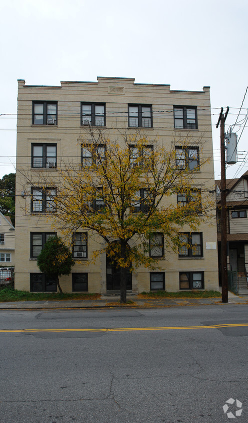 Foto principal - 90 Mclean Ave