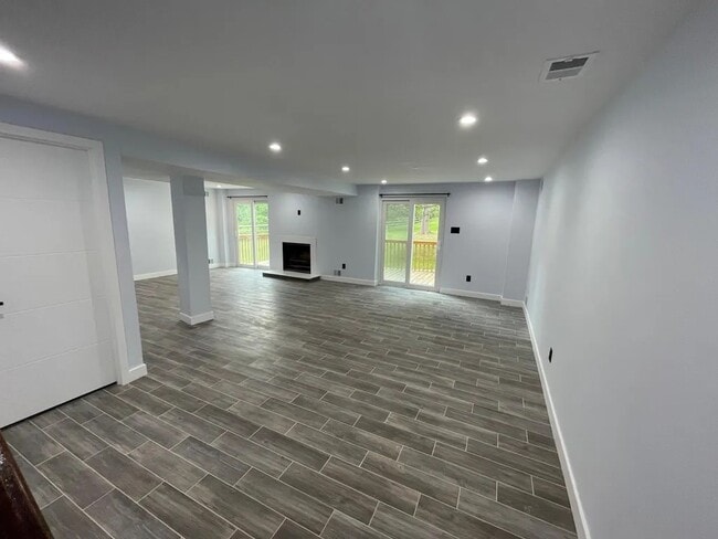 Building Photo - 1616 Windsor Ct