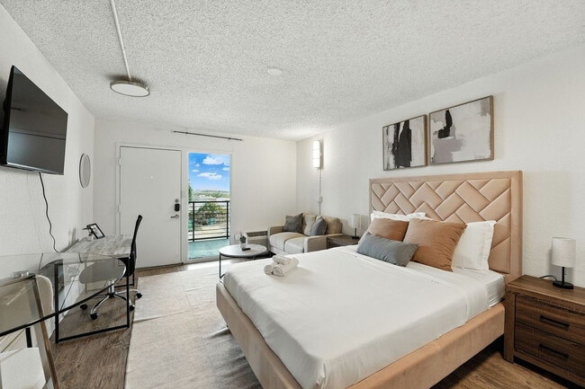 Building Photo - 824 Camino La Costa