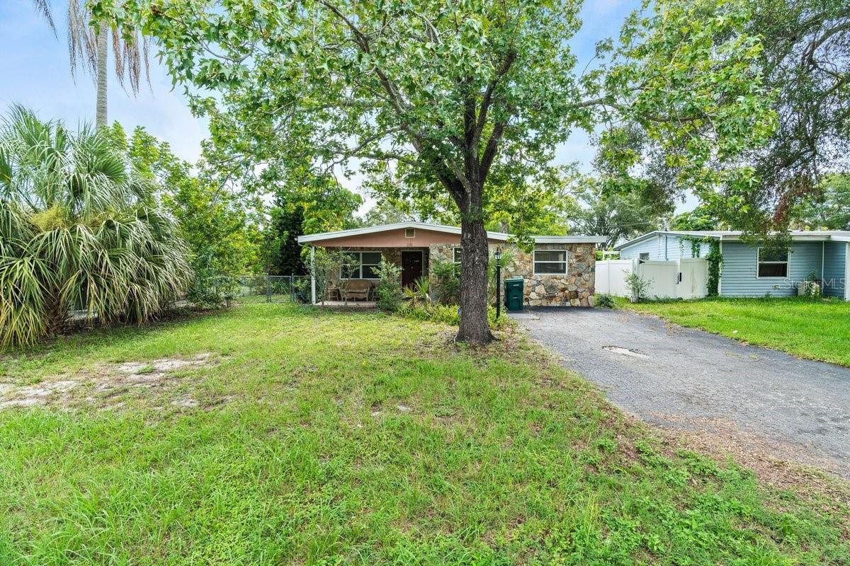 Primary Photo - 225 Emerald Ln