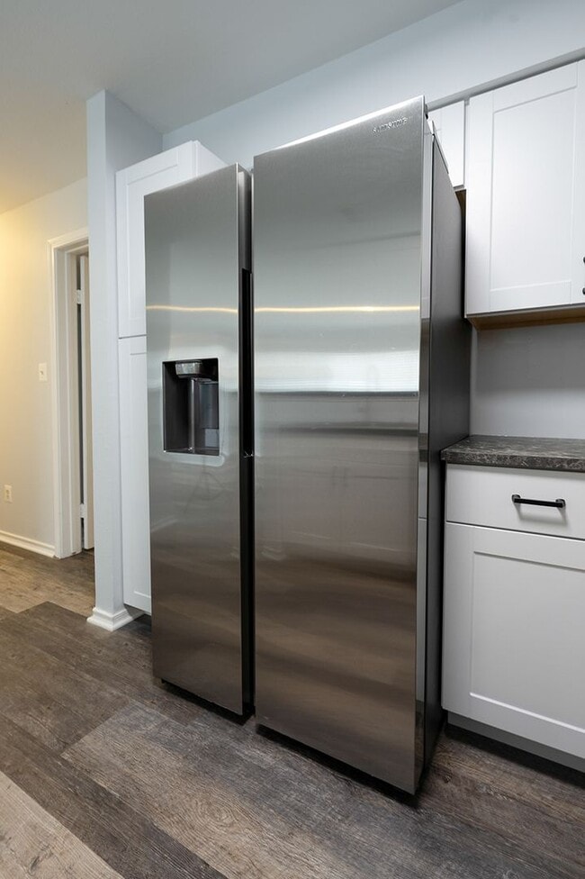 Building Photo - Beautiful Newly Remodeled 2 Bedroom 2 Bath...