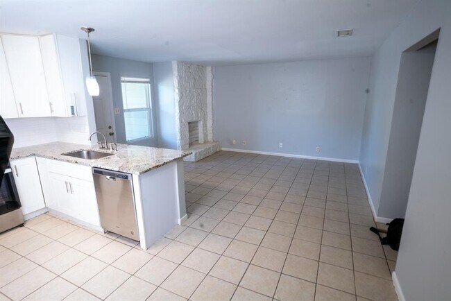 Foto del edificio - 9703 Roxanna Dr