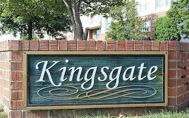 Foto del edificio - Beautiful Top Floor 2 Level 2 Bed 2.5 Bath Condo In Sought After Kingsgate Community