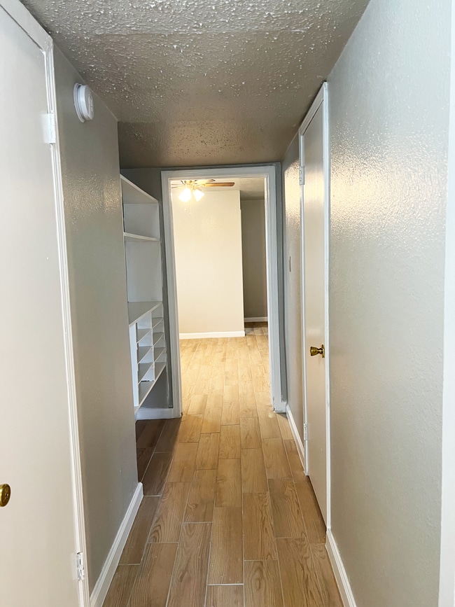 Building Photo - 1220 Shadowdale Dr