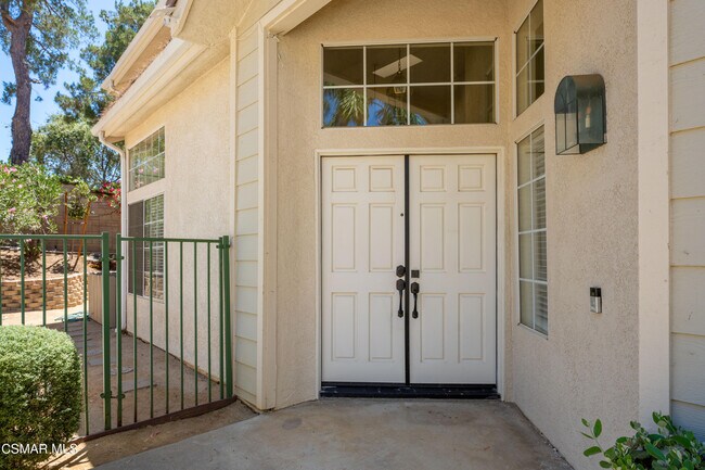 Foto del edificio - 556 Myrtle Ct