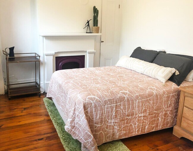 Foto del edificio - 3 bed 1 bath - beautiful Southside flats home, central air, in unit laundry, udpated