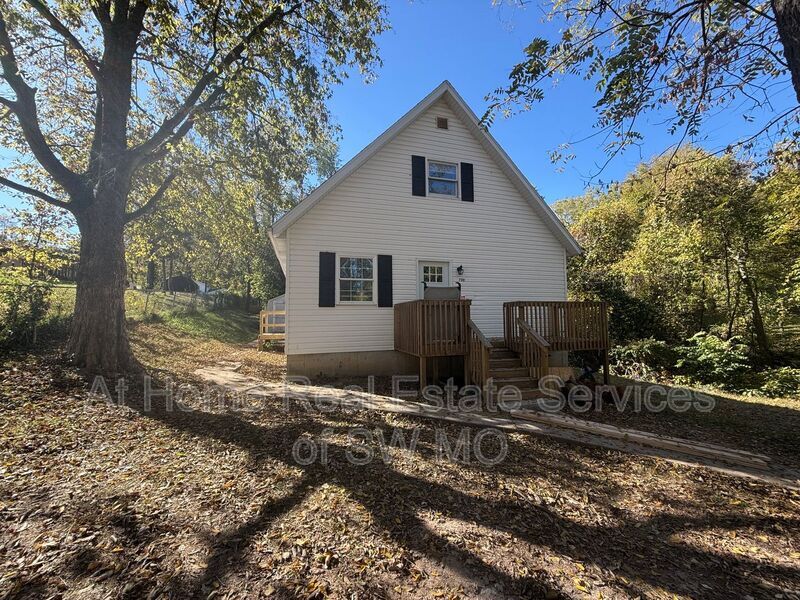 Primary Photo - 700 E Elm St