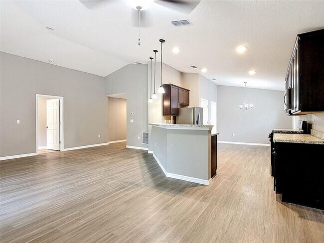 Building Photo - 3 bedroom 2 bath Home in Champions Gate!