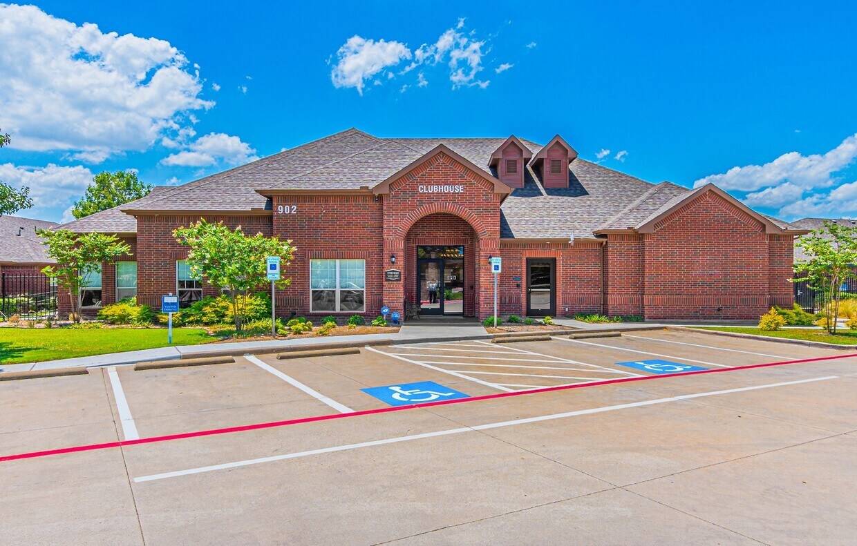 Primary Photo - Lakeside Manor 62+ Senior Apartments