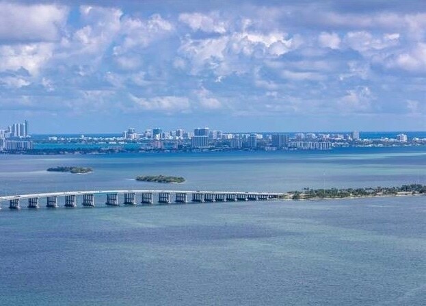 Foto del edificio - 1750 N Bayshore Dr
