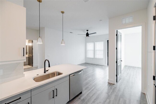 Foto del edificio - 1420 Lakefront Dr