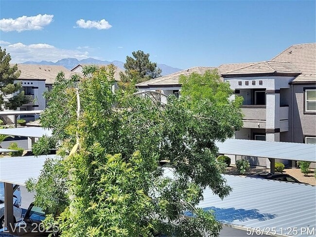 Building Photo - HIGHLY DESIRABLE SW CONDO LOCATED IN THE T...