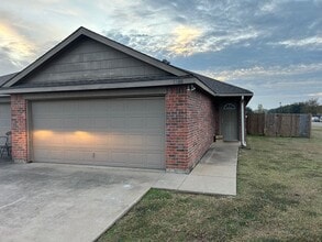 Building Photo - 1200-1202 Sironia Trail