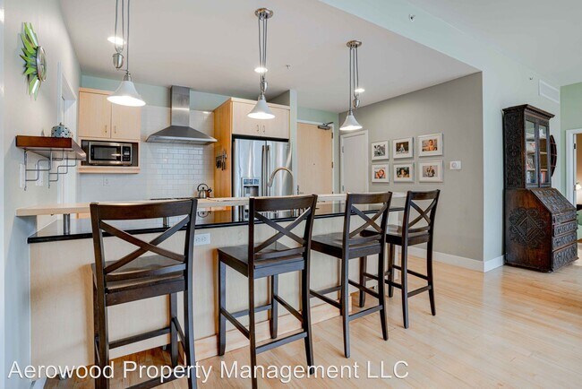 Building Photo - 2 br, 2 bath House - 1401 Delgany St. #302