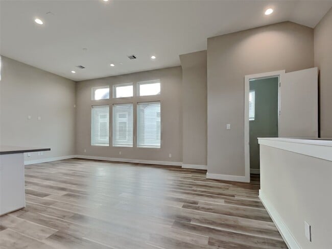 Building Photo - 5902 Gardendale Dr