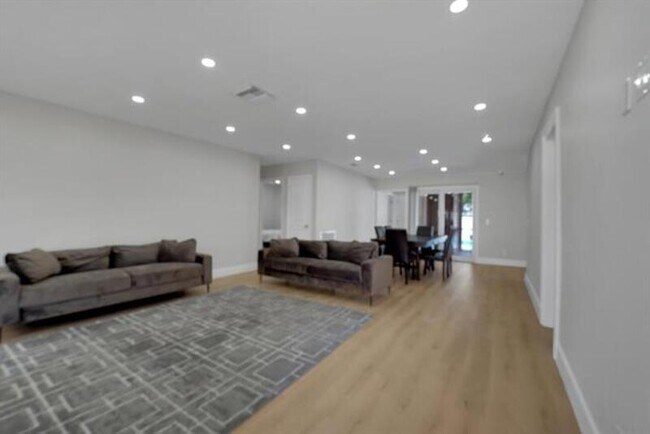 Foto del edificio - 600 NW 12th Ave
