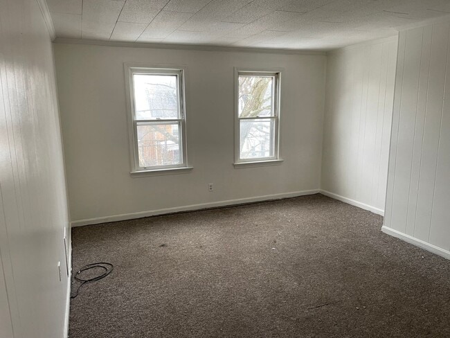 Building Photo - 413 E Garfield Ave