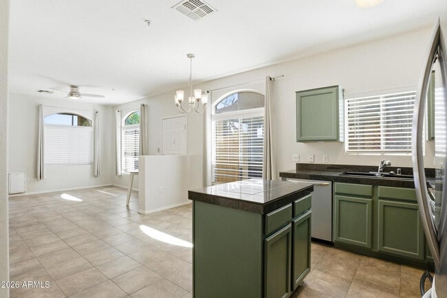 Building Photo - 2250 E Deer Valley Dr