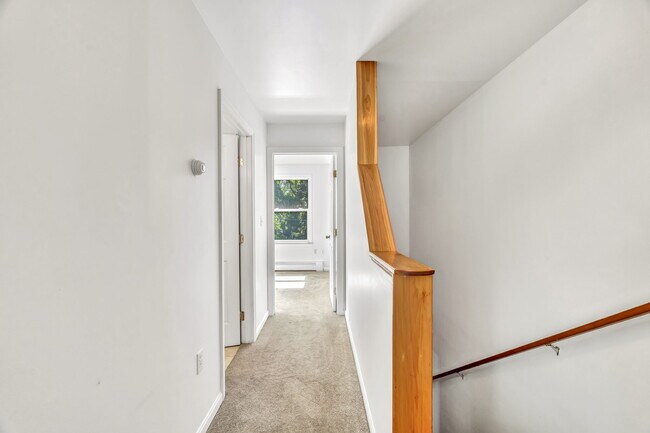 Foto del edificio - 114 Cove Rd